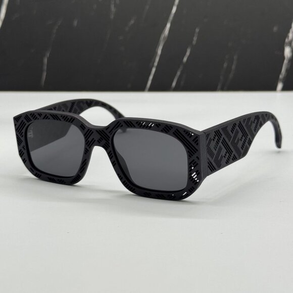 NEW FE40113I 02A FENDI SUNGLASSES MATTE BLACK UNISEX EYEWEAR FENDI - Picture 3 of 13